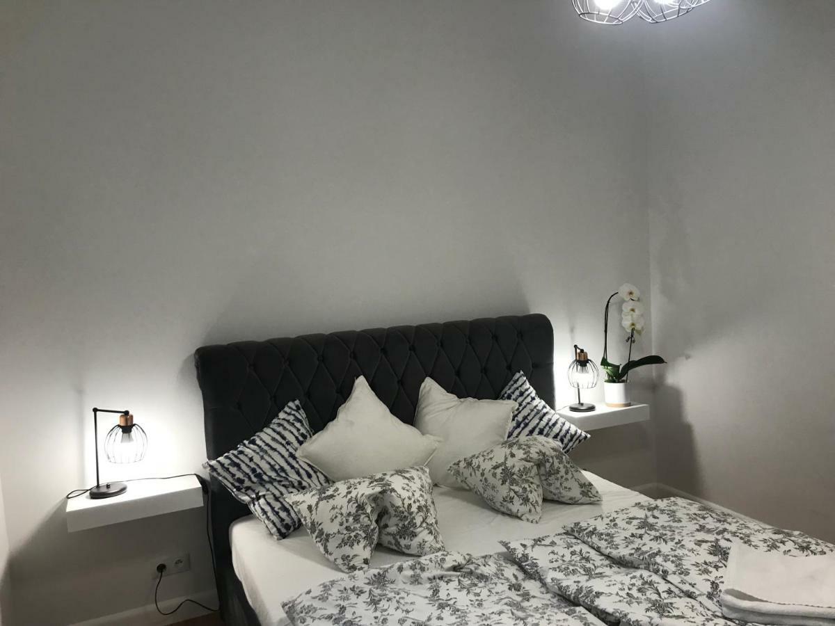 Apartamento Stare Miasto Swietojerska 12 Varsovia Exterior foto